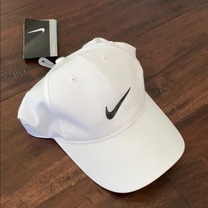 White Nike hat one size Sri fit